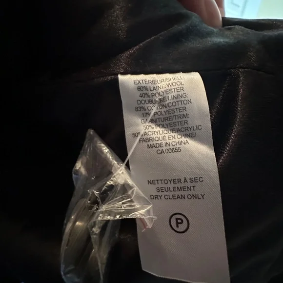 Reitmans Plus Black Wool Blend Coat – Size 20 – Removable Faux Fur Collar - Picture 4 of 7